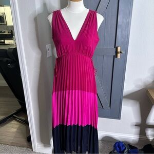 Taylor Elegant Pink and Navy Pleated Dress. Size 6